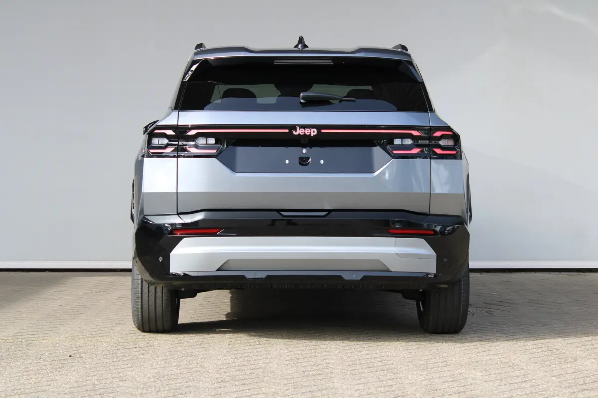 1.2 e-Hybrid First Edition 8 Jaar Garantie | Panoramadak | Elektrisch Verstelbare stoelen | Stoelverwarming en Verkoeling | Stuurwielverwarming | Adaptieve Cruise Control | Drive Assist | Pr