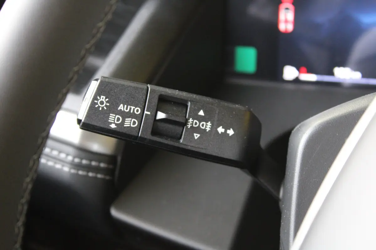1.2 e-Hybrid First Edition 8 Jaar Garantie | Panoramadak | Elektrisch Verstelbare stoelen | Stoelverwarming en Verkoeling | Stuurwielverwarming | Adaptieve Cruise Control | Drive Assist | Pr