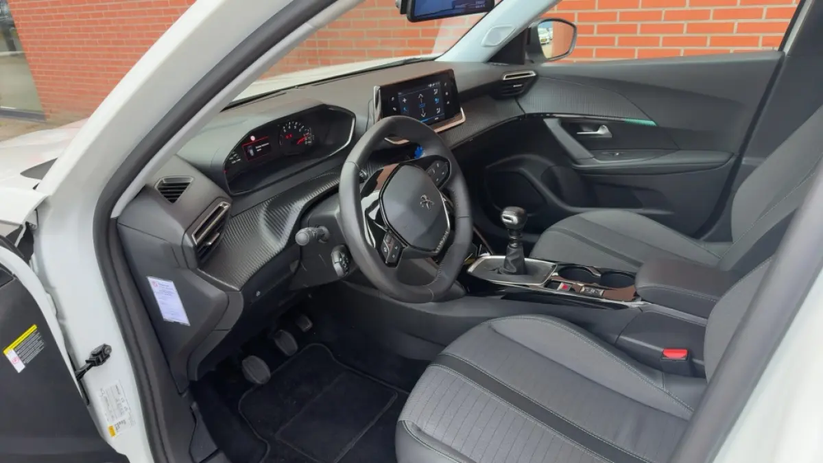 1.2 PT Allure Pack 130PK Trekhaak Carplay Stoelverwarming Full Led