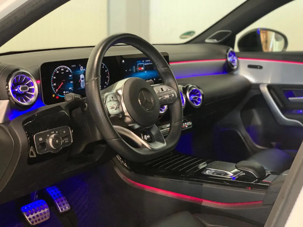 200 Launch Edition Premium | AMG/NIGHT | PANO | AMBIANCE | DAB | CAMERA