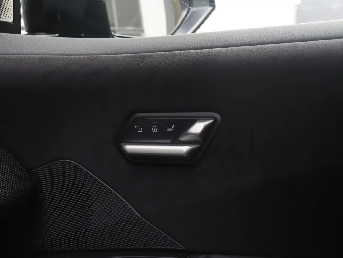40 eDrive | M Sportpakket Pro | SOH 100% | Panodak | 3D Head-Up | Driving Assistant Plus | Trekhaak | Parking Assistant Plus | Harman Kardon | 21'' LMV