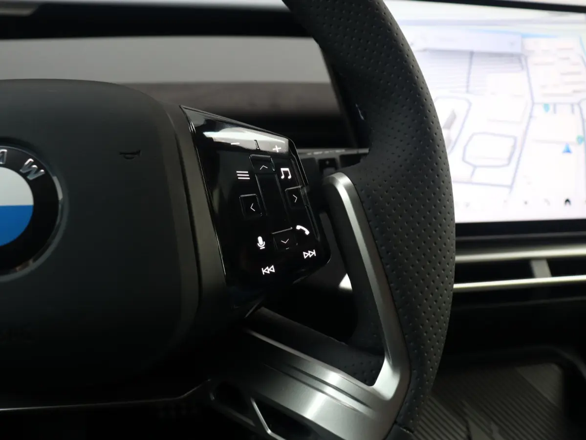 40 eDrive | M Sportpakket Pro | SOH 100% | Panodak | 3D Head-Up | Driving Assistant Plus | Trekhaak | Parking Assistant Plus | Harman Kardon | 21'' LMV