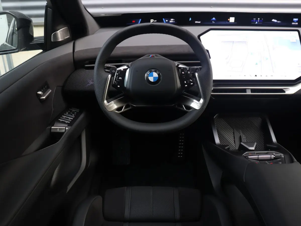 40 eDrive | M Sportpakket Pro | SOH 100% | Panodak | 3D Head-Up | Driving Assistant Plus | Trekhaak | Parking Assistant Plus | Harman Kardon | 21'' LMV