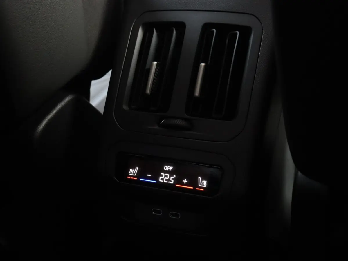 40 eDrive | M Sportpakket Pro | SOH 100% | Panodak | 3D Head-Up | Driving Assistant Plus | Trekhaak | Parking Assistant Plus | Harman Kardon | 21'' LMV