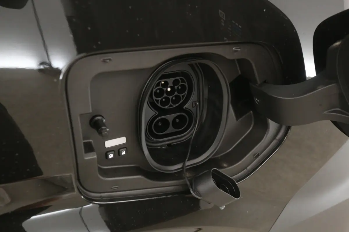 87 kWh Long Range L2H2 | NIEUW | Clima | Carplay | 2500kg Trekgew. | Trekhaak | Camera | 3 Zits | LED | Parkeersens.