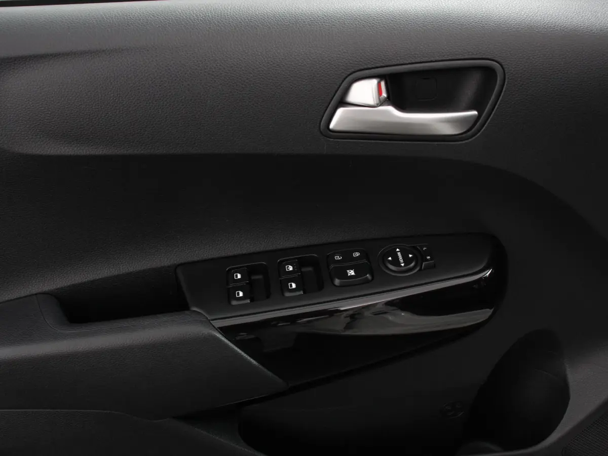 1.0 DPi Automaat DynamicLine Navigatie Apple Carplay/Android Auto Airco Camera DAB Lichtmetalen velgen Bluetooth