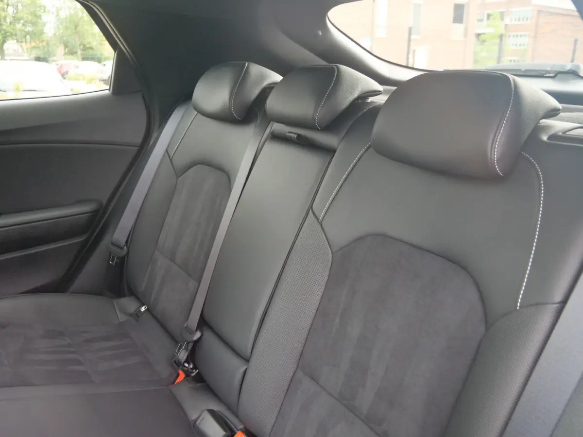 1.5 T-GDi GT-Line 141 Pk Automaat Navi / DAB / Apple Carplay / Pano-dak / Camera