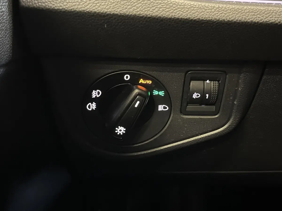1.0 TSI Automaat Goal Navigatie Apple Carplay/Android Auto Parkeersensoren Adaptive Cruise Control Stoelverwarming Matrix LED koplampen Climate Control Lichtmetalen velgen