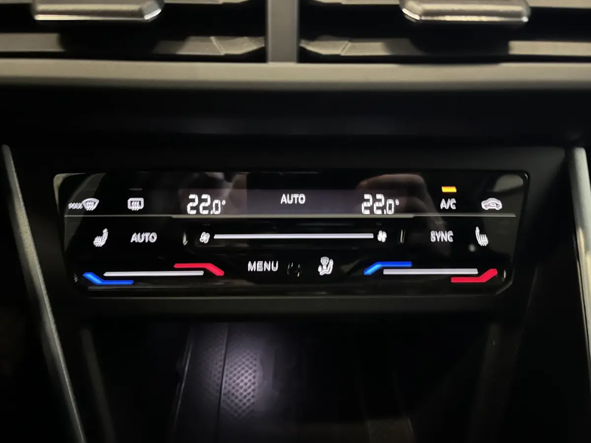 1.0 TSI Automaat Goal Navigatie Apple Carplay/Android Auto Parkeersensoren Adaptive Cruise Control Stoelverwarming Matrix LED koplampen Climate Control Lichtmetalen velgen
