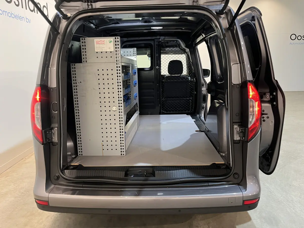 112 CDI L2 Pro / Euro 6 / Bott Inrichting / Airco / CarPlay / Cruise Control / Camera / Navigatie / Klep / 90.000 KM !!