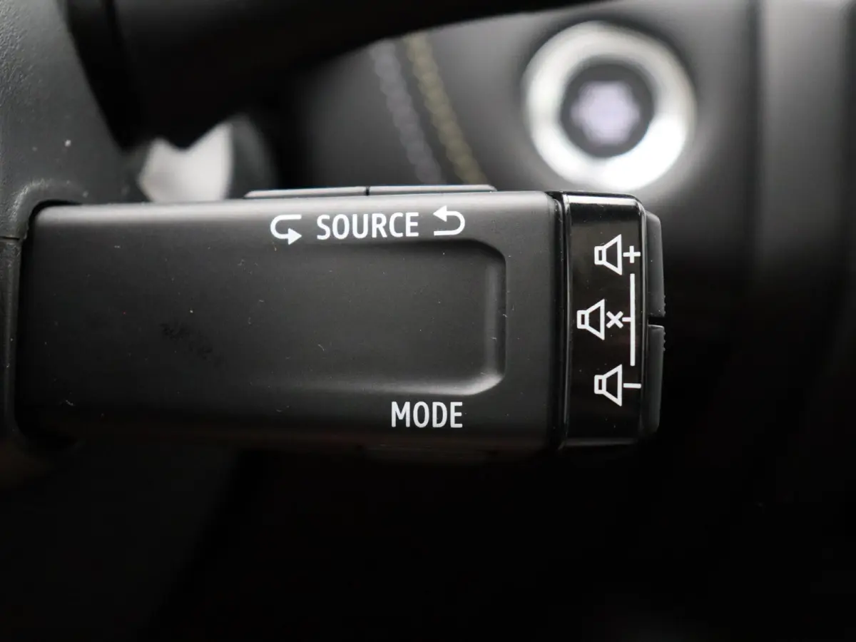 E-Tech full hybrid 160pk iconic | Vijf jaar garantie | Harman Kardon | Panoramisch vast glazen dak |