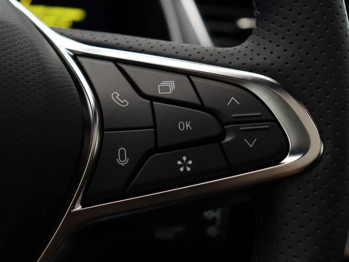 E-Tech full hybrid 160pk iconic | Vijf jaar garantie | Harman Kardon | Panoramisch vast glazen dak |
