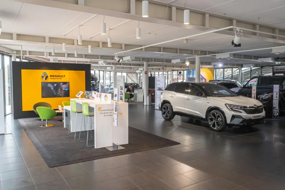 E-Tech full hybrid 160pk iconic | Vijf jaar garantie | Harman Kardon | Panoramisch vast glazen dak |