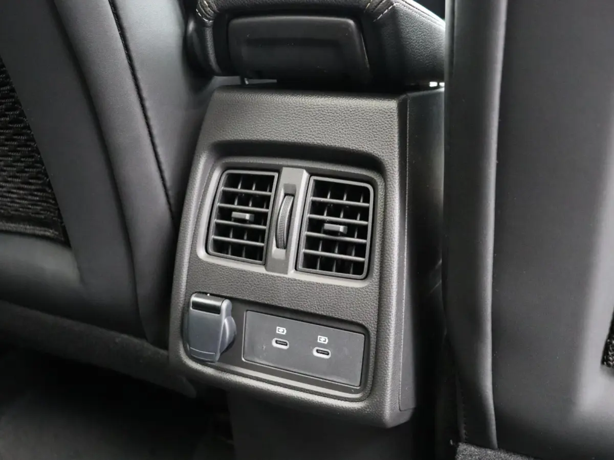 E-Tech full hybrid 160pk iconic | Vijf jaar garantie | Harman Kardon | Panoramisch vast glazen dak |