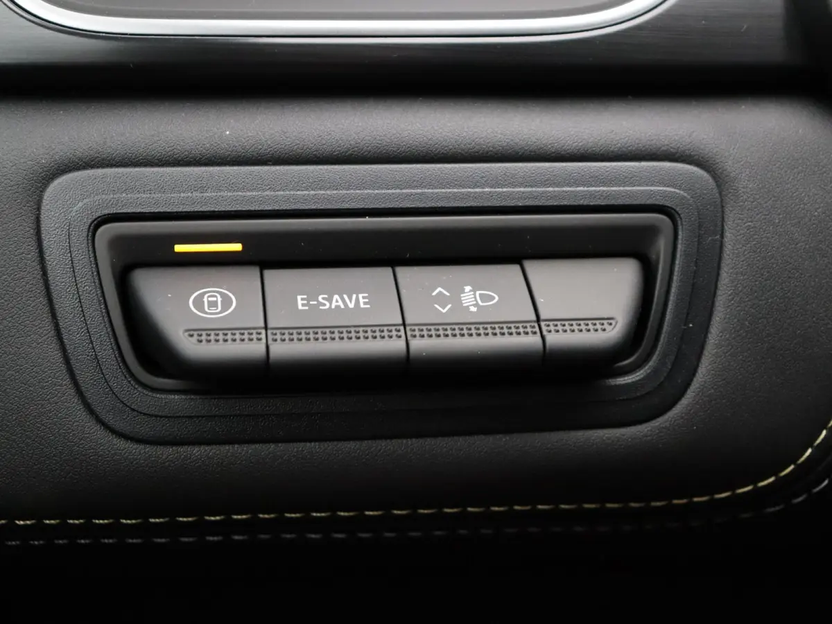 E-Tech full hybrid 160pk iconic | Vijf jaar garantie | Harman Kardon | Panoramisch vast glazen dak |