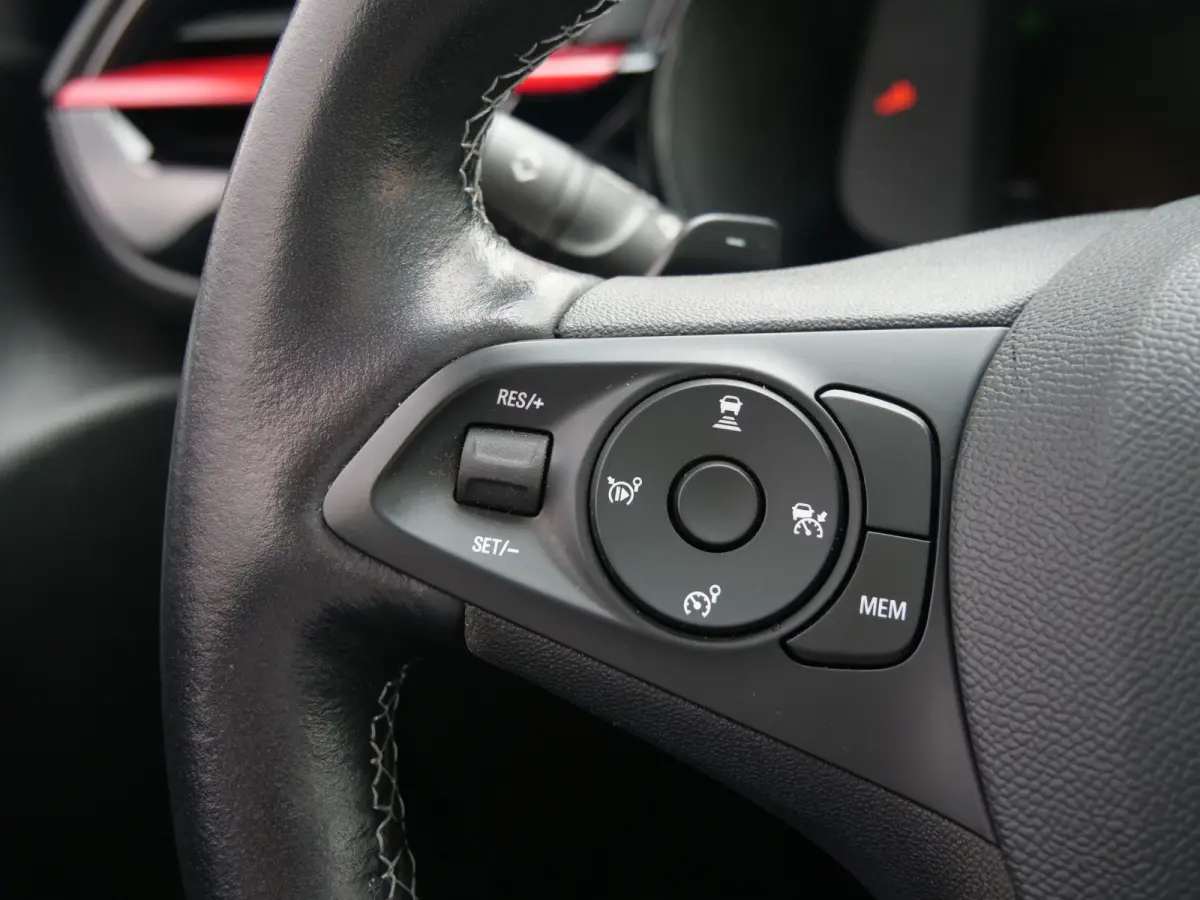 1.2 GS Line 131 Pk Automaat Navi / DAB / Leer / Pano-dak / Apple Carplay / Massage-stoel