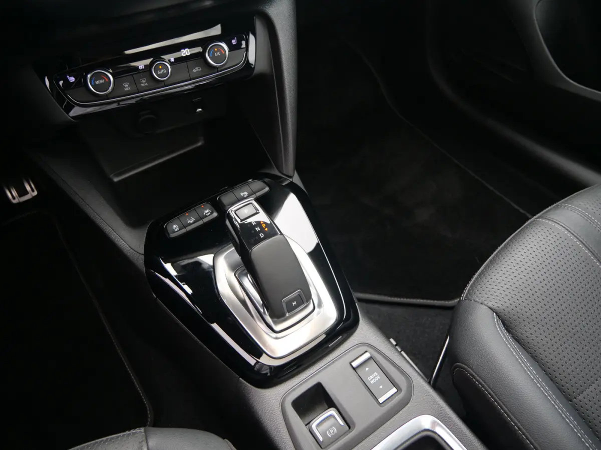 1.2 GS Line 131 Pk Automaat Navi / DAB / Leer / Pano-dak / Apple Carplay / Massage-stoel