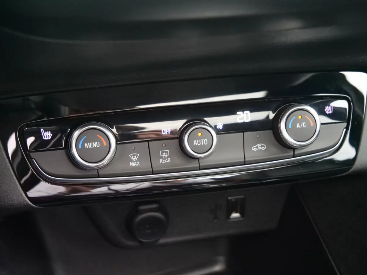 1.2 GS Line 131 Pk Automaat Navi / DAB / Leer / Pano-dak / Apple Carplay / Massage-stoel