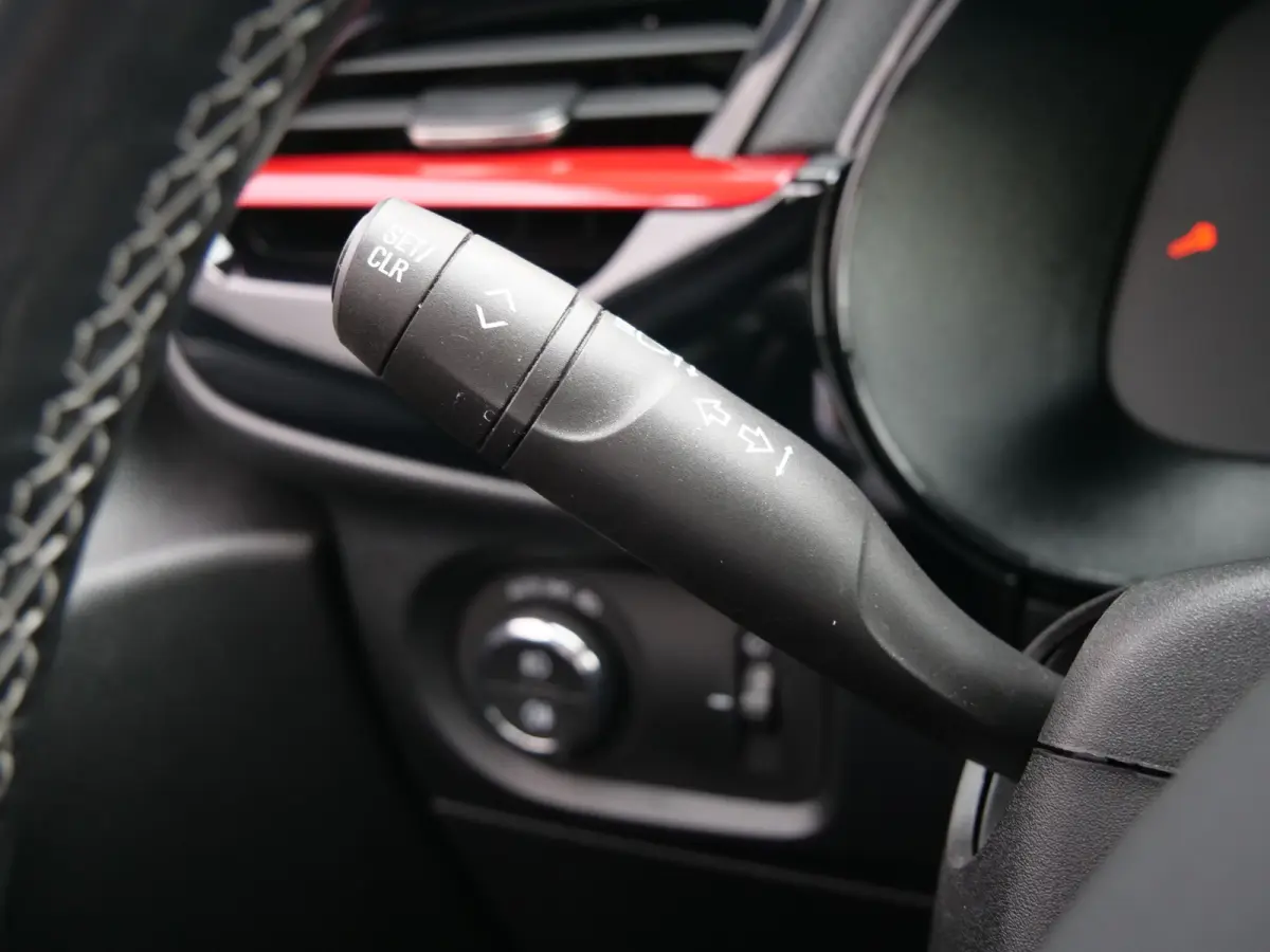 1.2 GS Line 131 Pk Automaat Navi / DAB / Leer / Pano-dak / Apple Carplay / Massage-stoel