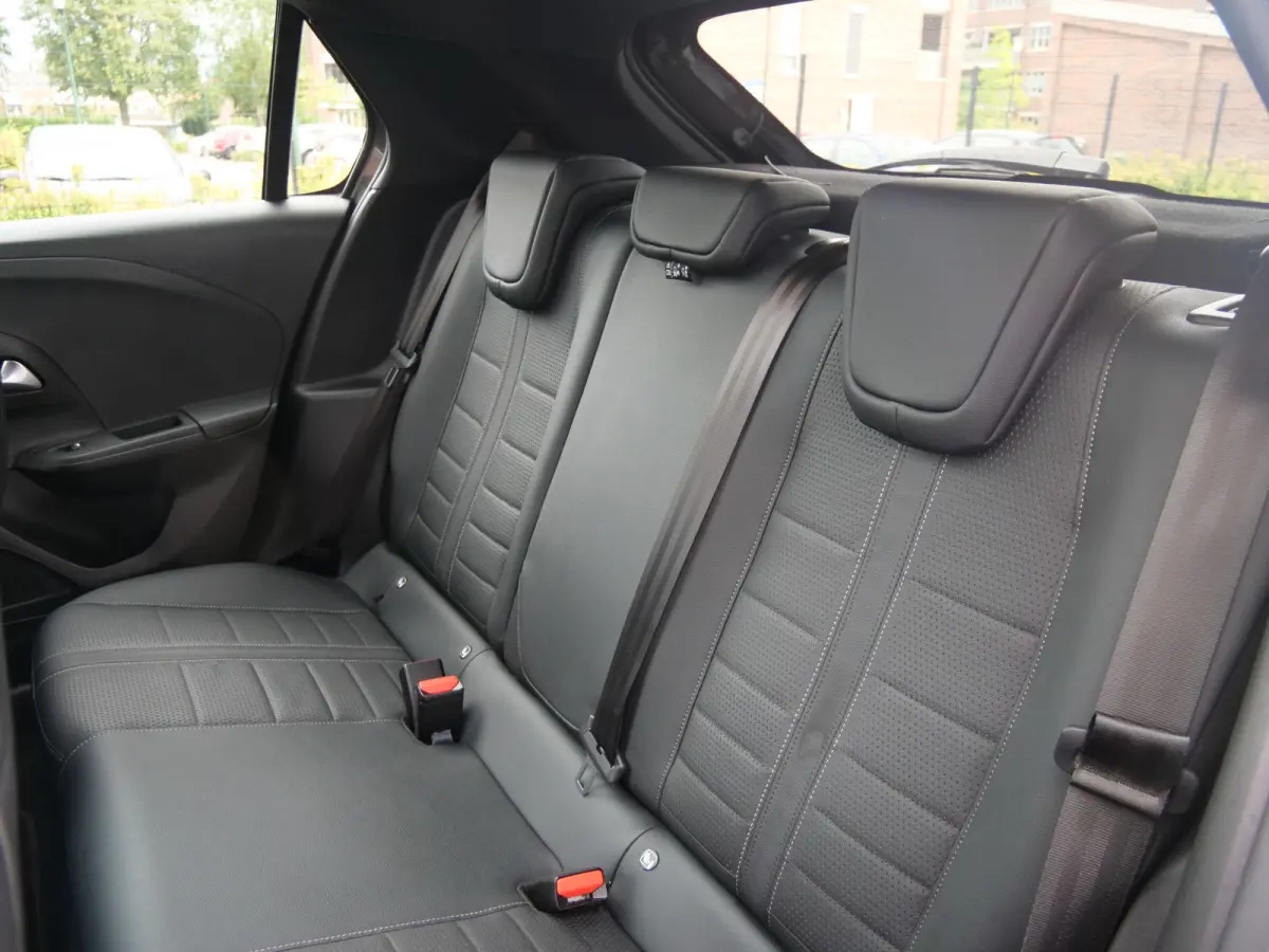 1.2 GS Line 131 Pk Automaat Navi / DAB / Leer / Pano-dak / Apple Carplay / Massage-stoel