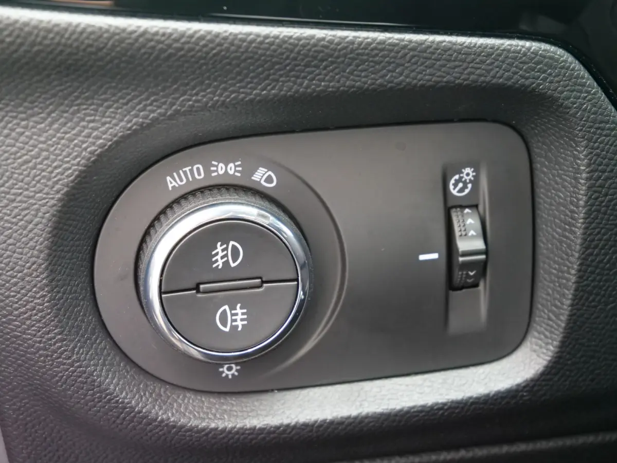 1.2 GS Line 131 Pk Automaat Navi / DAB / Leer / Pano-dak / Apple Carplay / Massage-stoel