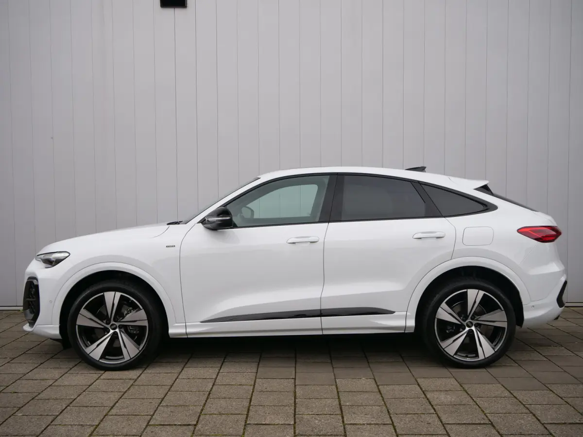 2.0 TFSI e-hybrid quattro S edition 299 Pk Automaat NIEUW MODEL Stoelverwarming / Pano-dak / Adaptive Cruise / Camera's