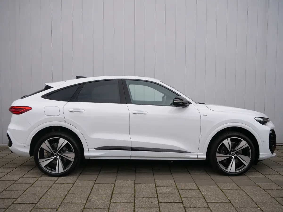 2.0 TFSI e-hybrid quattro S edition 299 Pk Automaat NIEUW MODEL Stoelverwarming / Pano-dak / Adaptive Cruise / Camera's