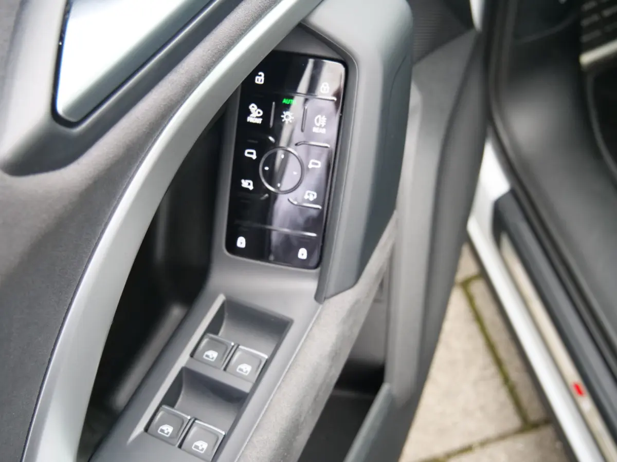 2.0 TFSI e-hybrid quattro S edition 299 Pk Automaat NIEUW MODEL Stoelverwarming / Pano-dak / Adaptive Cruise / Camera's