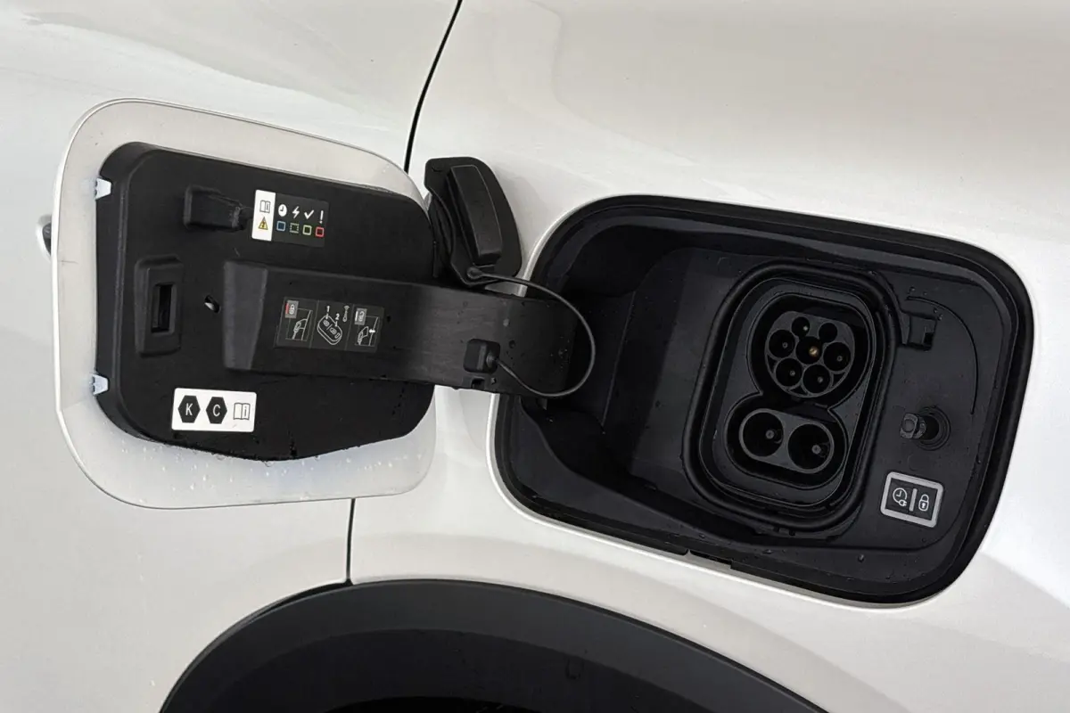 You 50 kWh SOH 100% Camera Apple CarPlay