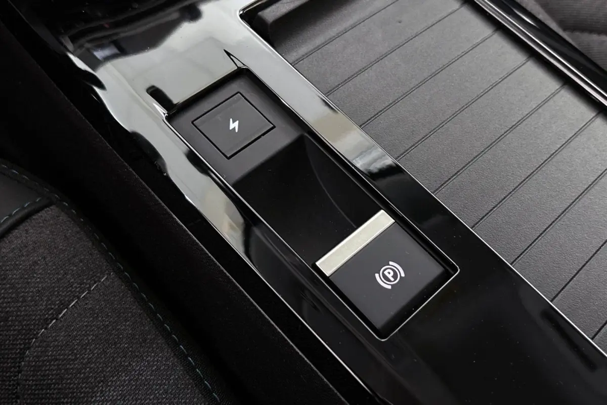 You 50 kWh SOH 100% Camera Apple CarPlay