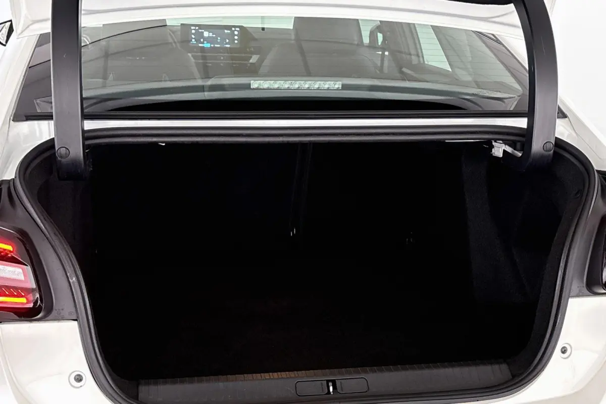 You 50 kWh SOH 100% Camera Apple CarPlay