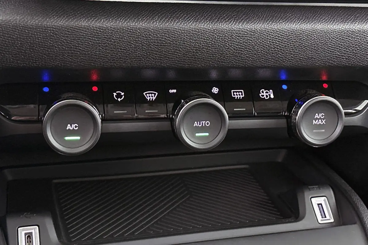 You 50 kWh SOH 100% Camera Apple CarPlay