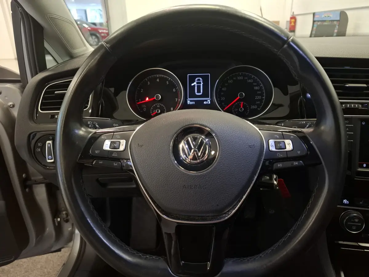 1.4 TSI Connected Series Trekhaak Massage Navi