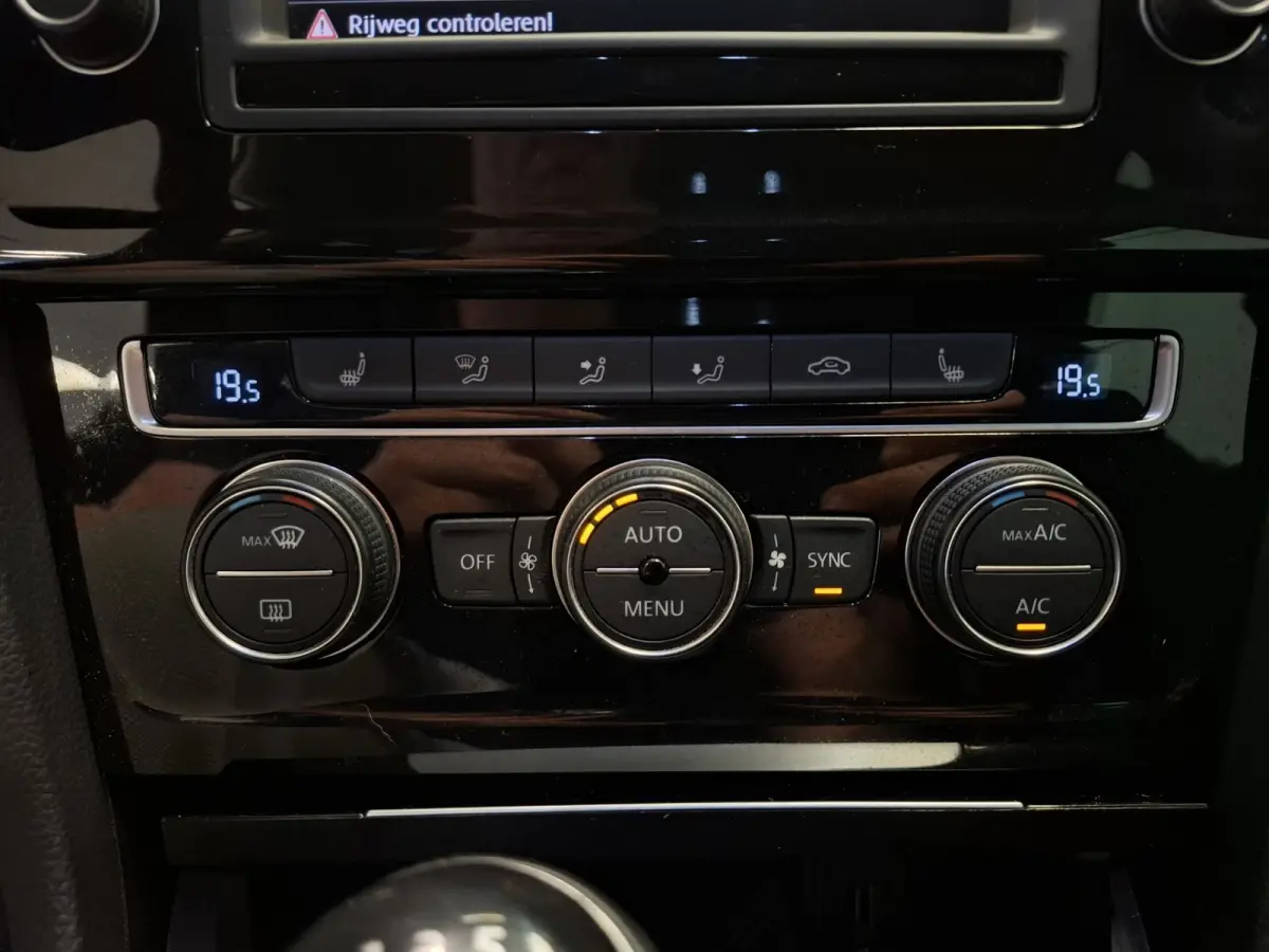 1.4 TSI Connected Series Trekhaak Massage Navi