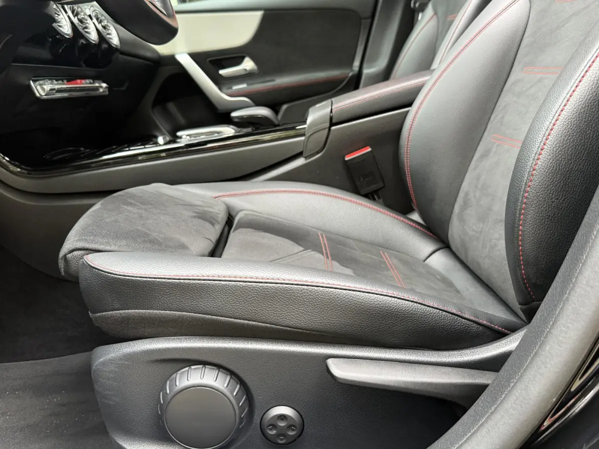 250 e Business Solution AMG Limited | Panoramadak | Sfeerverlichting | PDC + Camera | Climate control | Navigatie |