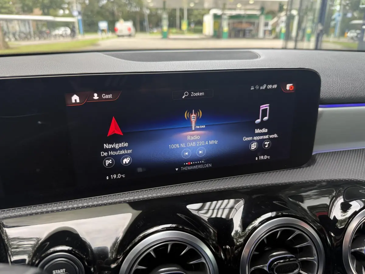 250 e Business Solution AMG Limited | Panoramadak | Sfeerverlichting | PDC + Camera | Climate control | Navigatie |