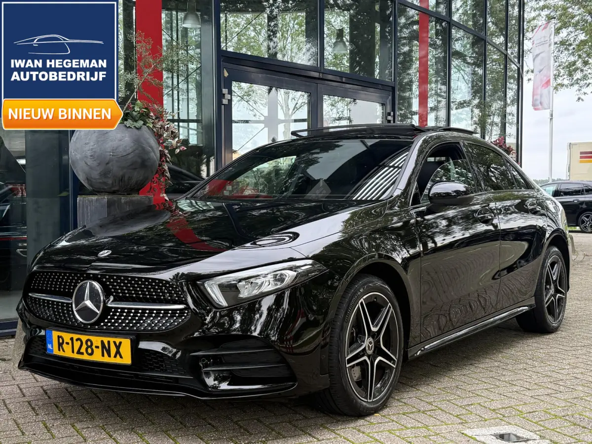 250 e Business Solution AMG Limited | Panoramadak | Sfeerverlichting | PDC + Camera | Climate control | Navigatie |