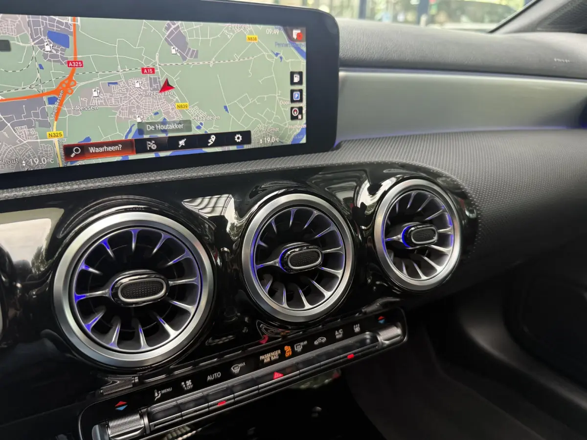 250 e Business Solution AMG Limited | Panoramadak | Sfeerverlichting | PDC + Camera | Climate control | Navigatie |
