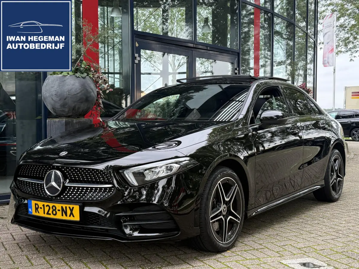 250 e Business Solution AMG Limited | Panoramadak | Sfeerverlichting | PDC + Camera | Climate control | Navigatie |