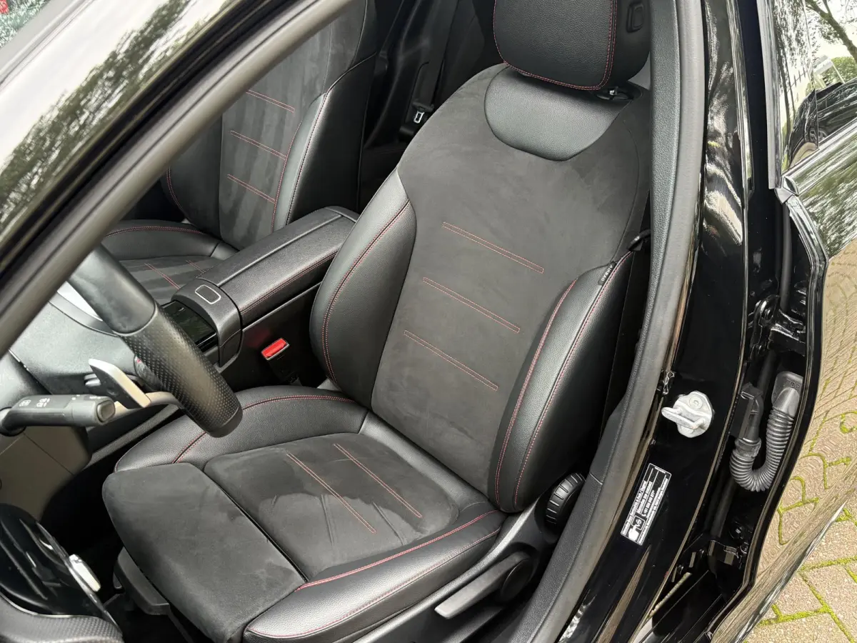 250 e Business Solution AMG Limited | Panoramadak | Sfeerverlichting | PDC + Camera | Climate control | Navigatie |