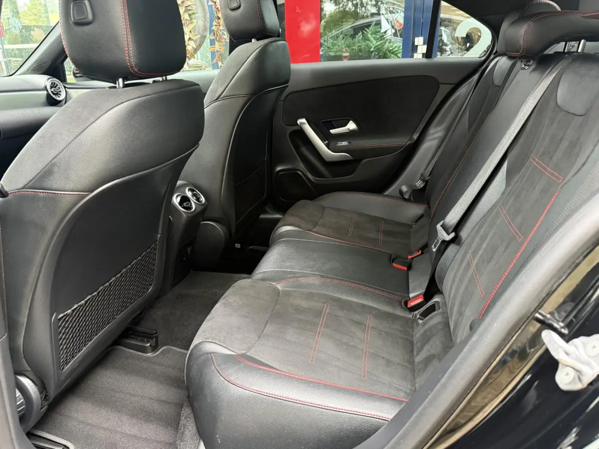 250 e Business Solution AMG Limited | Panoramadak | Sfeerverlichting | PDC + Camera | Climate control | Navigatie |
