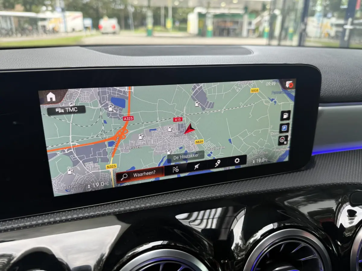250 e Business Solution AMG Limited | Panoramadak | Sfeerverlichting | PDC + Camera | Climate control | Navigatie |