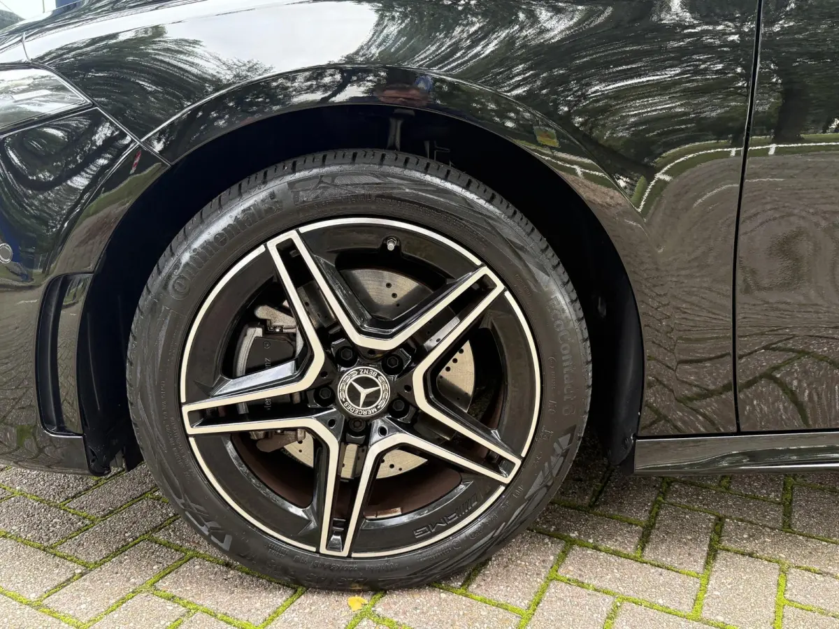 250 e Business Solution AMG Limited | Panoramadak | Sfeerverlichting | PDC + Camera | Climate control | Navigatie |