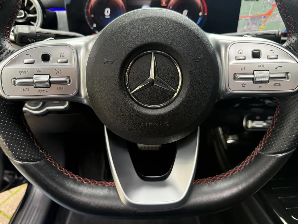 250 e Business Solution AMG Limited | Panoramadak | Sfeerverlichting | PDC + Camera | Climate control | Navigatie |