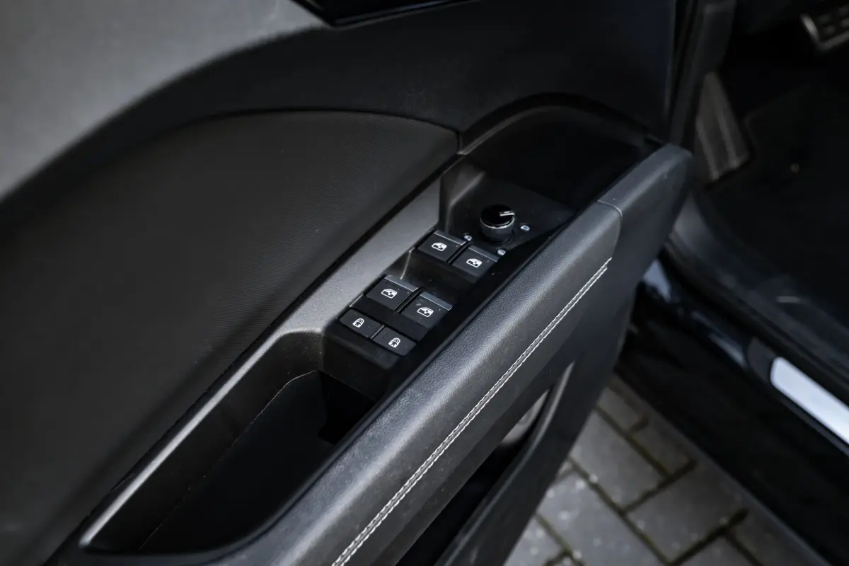 50 quattro Launch edition S Competition 77 kWh 299 PK | SONOS | Head-up | Ledere Bekleding | Sfeerverlichting | Matrix LED Koplampen