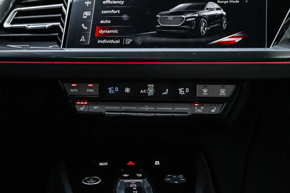 50 quattro Launch edition S Competition 77 kWh 299 PK | SONOS | Head-up | Ledere Bekleding | Sfeerverlichting | Matrix LED Koplampen
