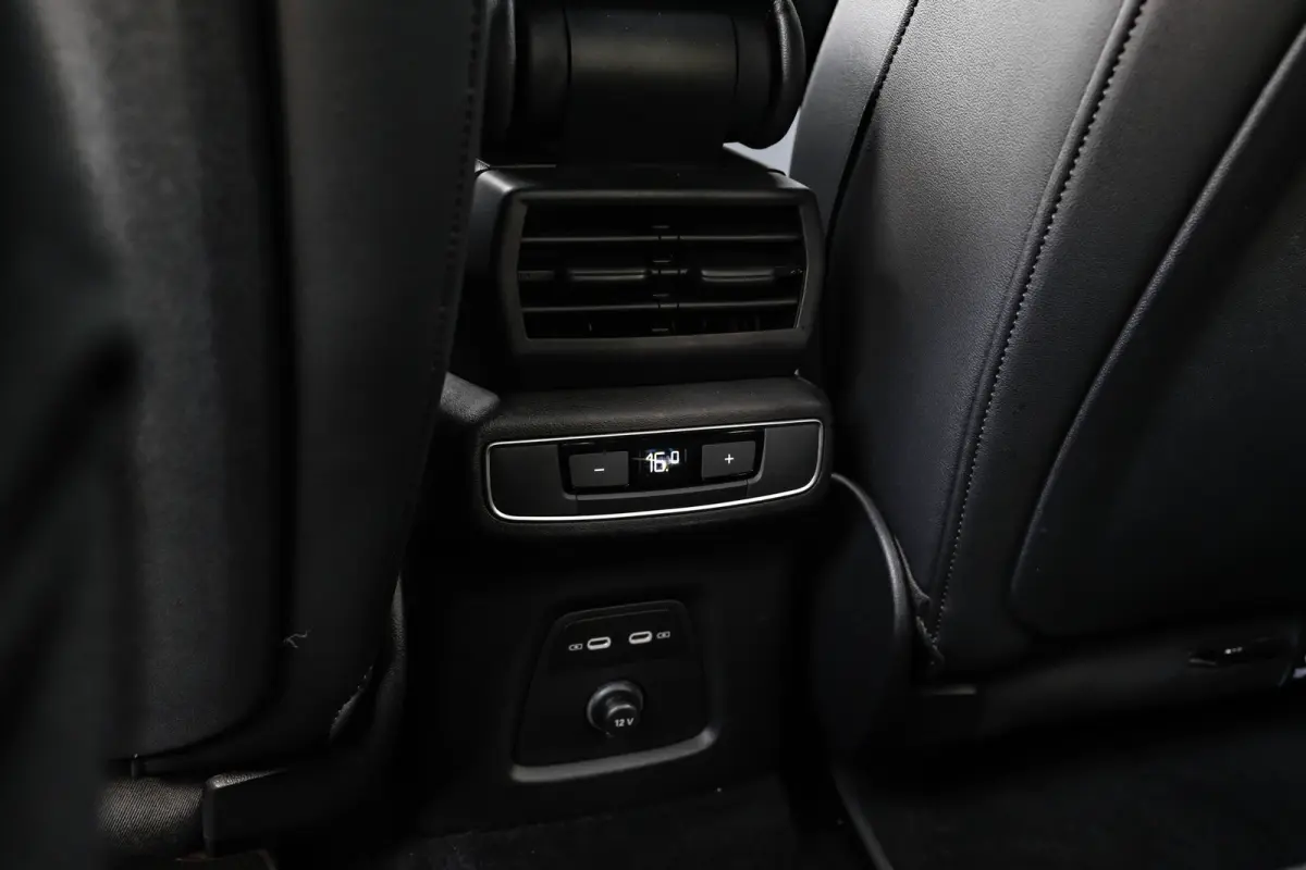 50 quattro Launch edition S Competition 77 kWh 299 PK | SONOS | Head-up | Ledere Bekleding | Sfeerverlichting | Matrix LED Koplampen