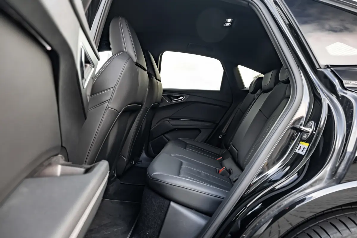 50 quattro Launch edition S Competition 77 kWh 299 PK | SONOS | Head-up | Ledere Bekleding | Sfeerverlichting | Matrix LED Koplampen
