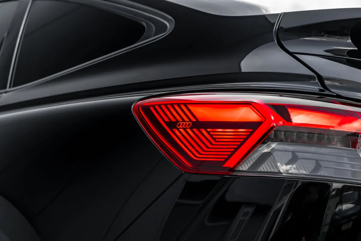 50 quattro Launch edition S Competition 77 kWh 299 PK | SONOS | Head-up | Ledere Bekleding | Sfeerverlichting | Matrix LED Koplampen