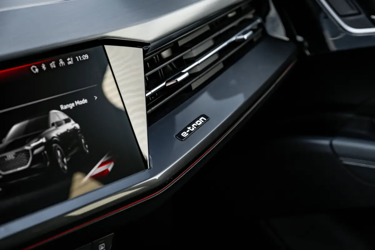 50 quattro Launch edition S Competition 77 kWh 299 PK | SONOS | Head-up | Ledere Bekleding | Sfeerverlichting | Matrix LED Koplampen